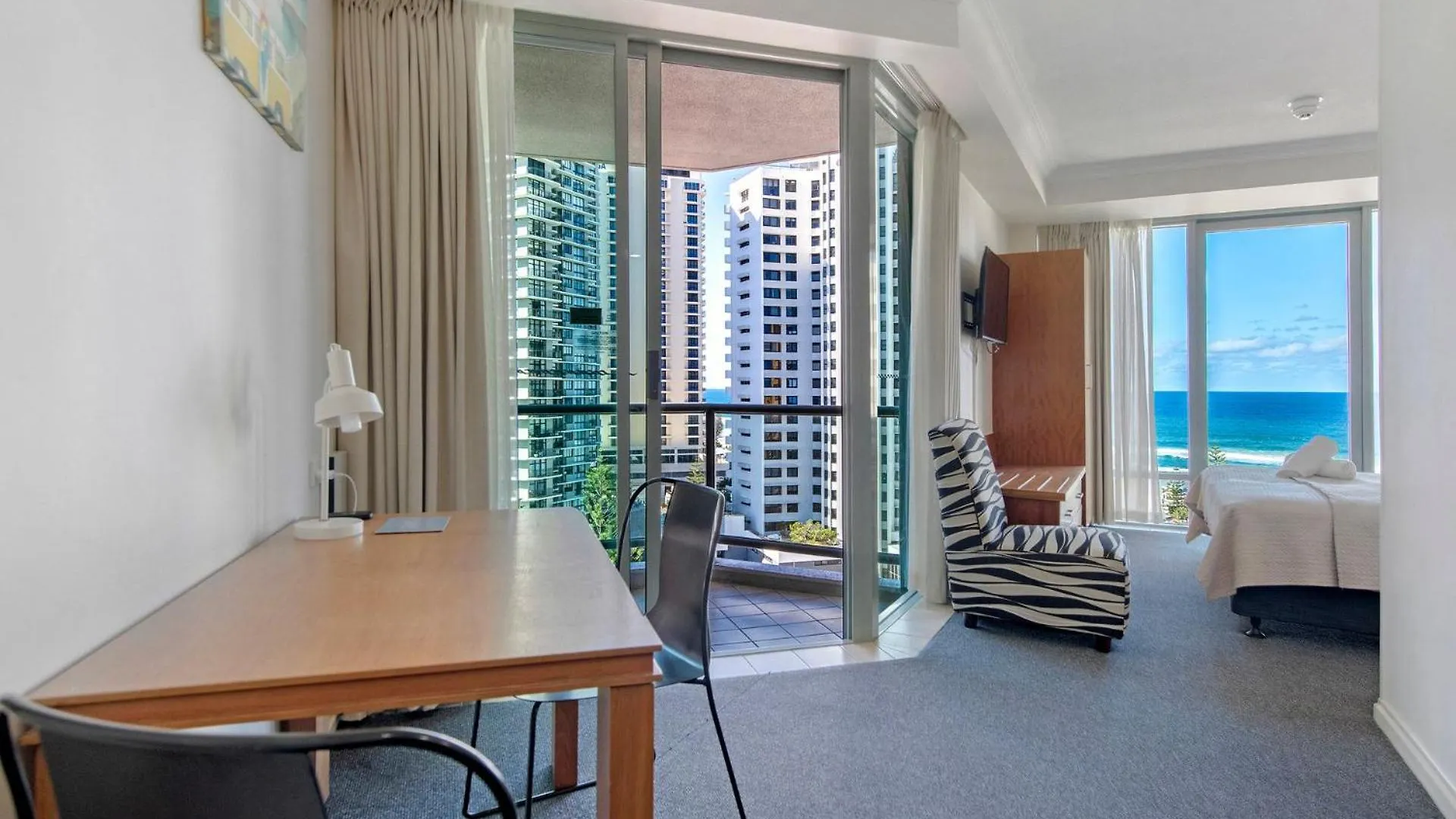 Two Bedroom Dual Key Resort Apartment At Legends Gold Coast