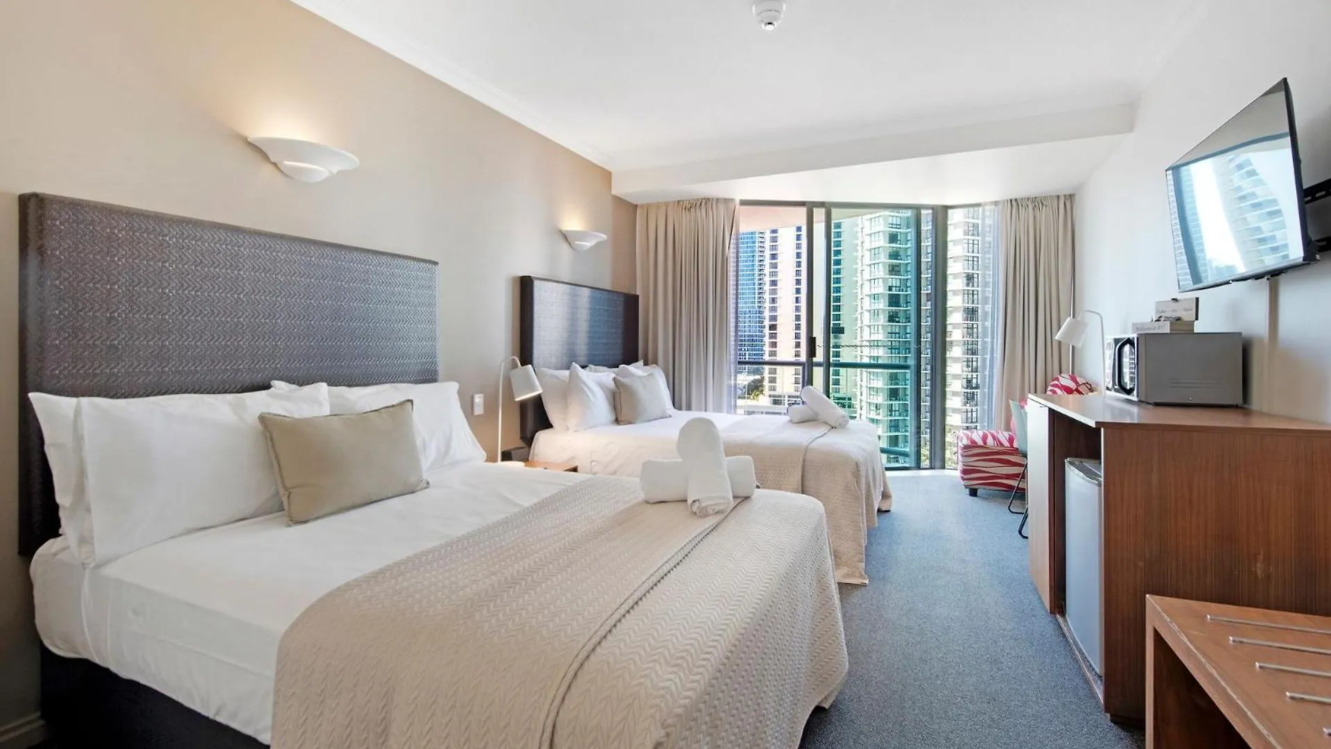 Two Bedroom Dual Key Resort Apartment At Legends Gold Coast